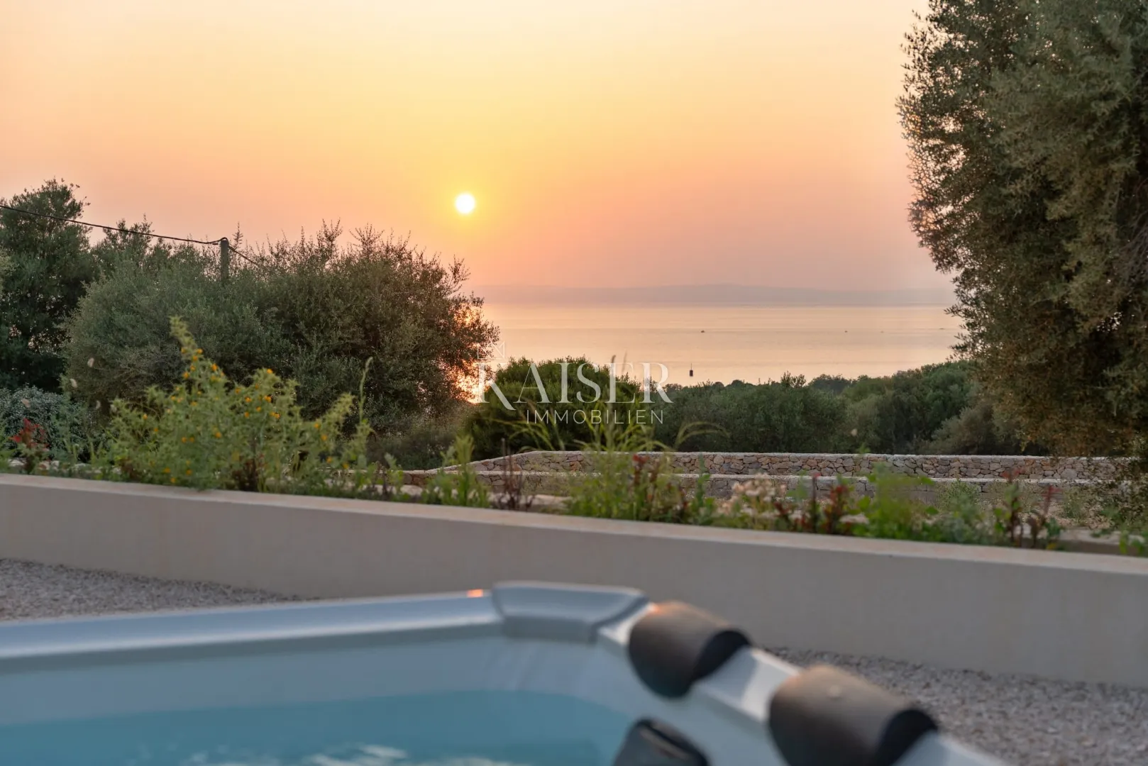 moderna prizemnica s bazenom i pogledom na more – lun, otok pag - slika 17