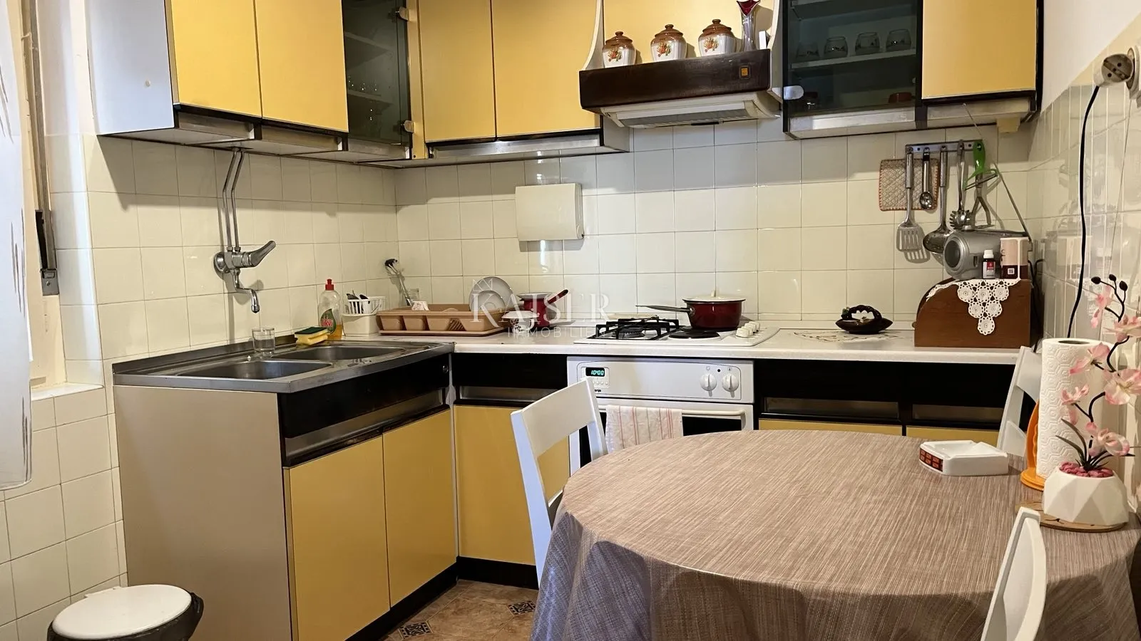 rijeka, trsat - kuća s tri stana, dvije garaže i pogledom - slika 3