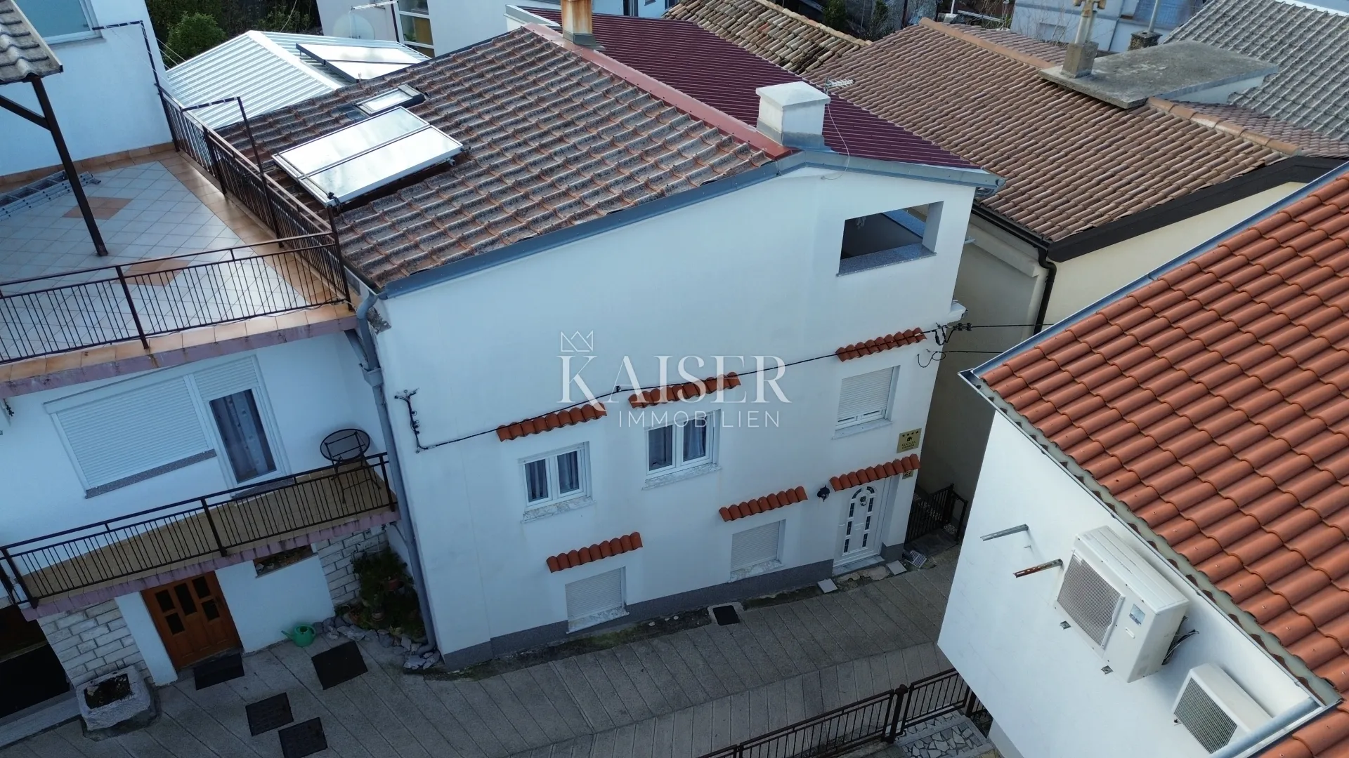Crikvenica, Selce - novoadaptirana kuća sa 2 stana i parkingom - Selce, Crikvenica