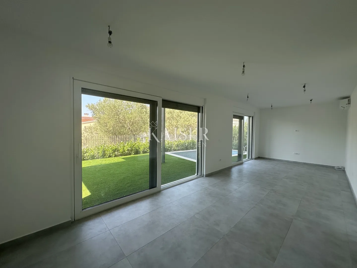zadar; kožino-stan 135 m2 s bazenom uz more - slika 9