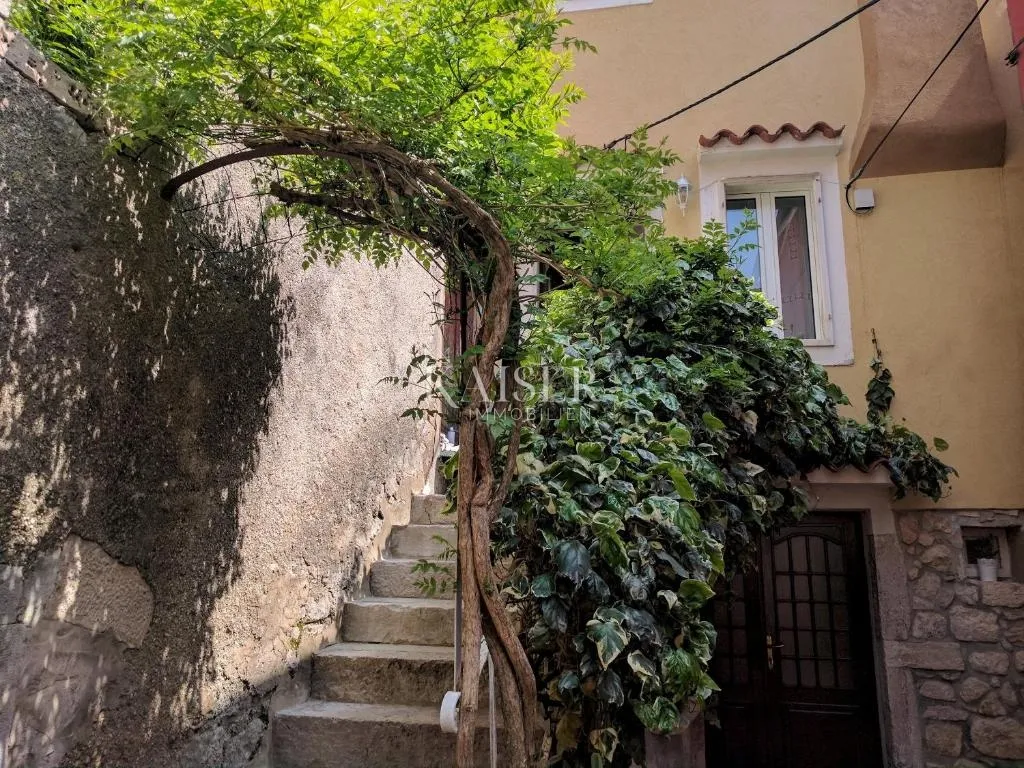 cres, kuća u povijesnoj jezgri 85 m² - slika 2