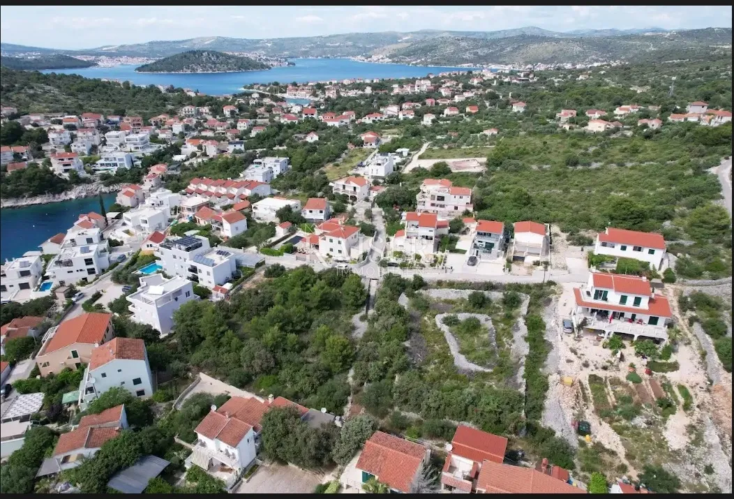 šibenik, stivašnica - stan s dvorištem i bazenom - slika 13
