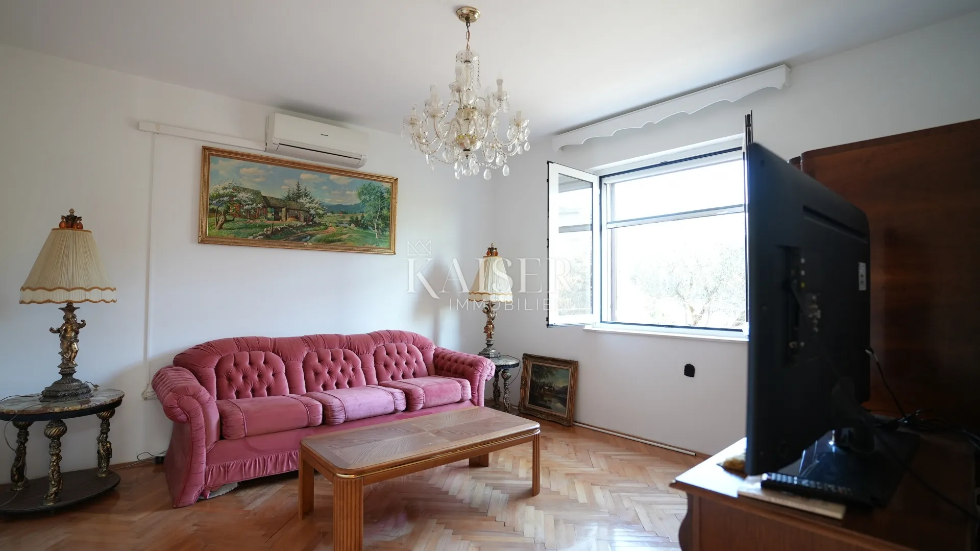 kuća sa dva stana 264m2 prvi red do mora - slika 16