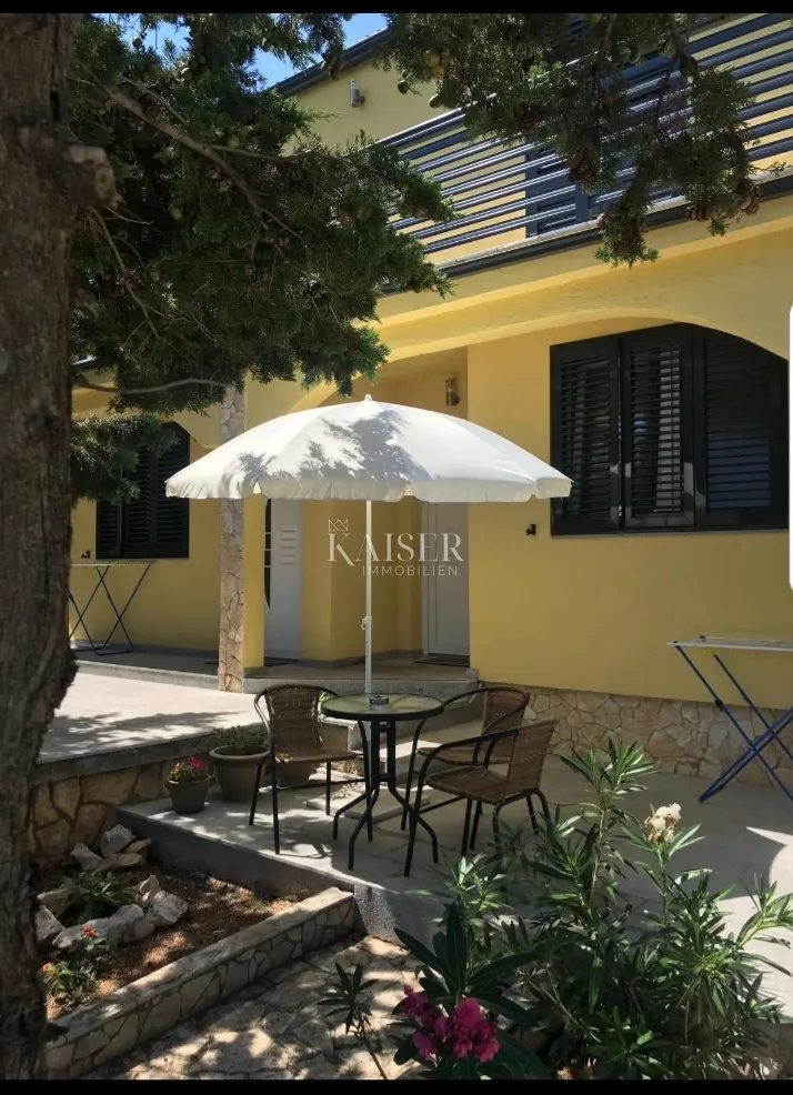 otok vir- kuća 220m2 ,s 3 apartmana - slika 5