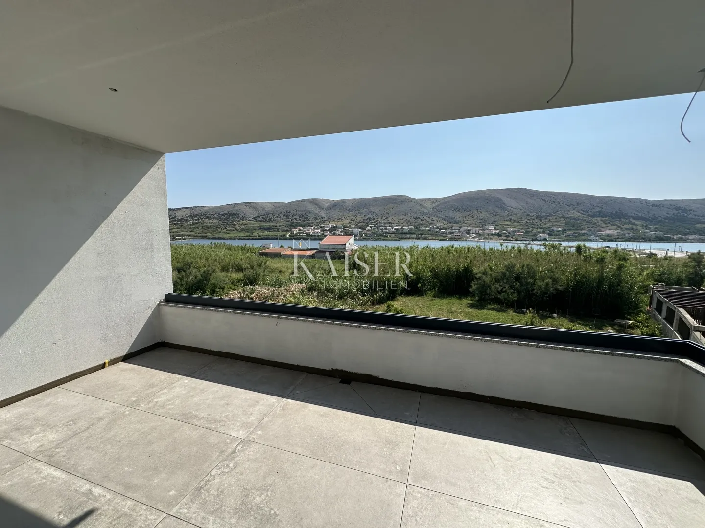 Pag, stan - 57,63 m2 s pogledom na more, 70 m od mora
