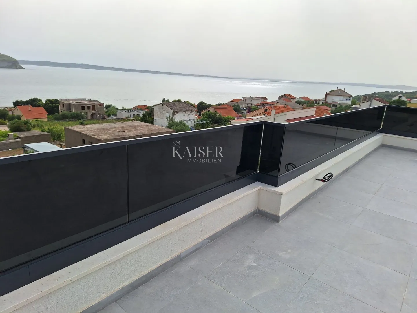 zadar , rtina - vila s bazenom i krovnom terasom - slika 7