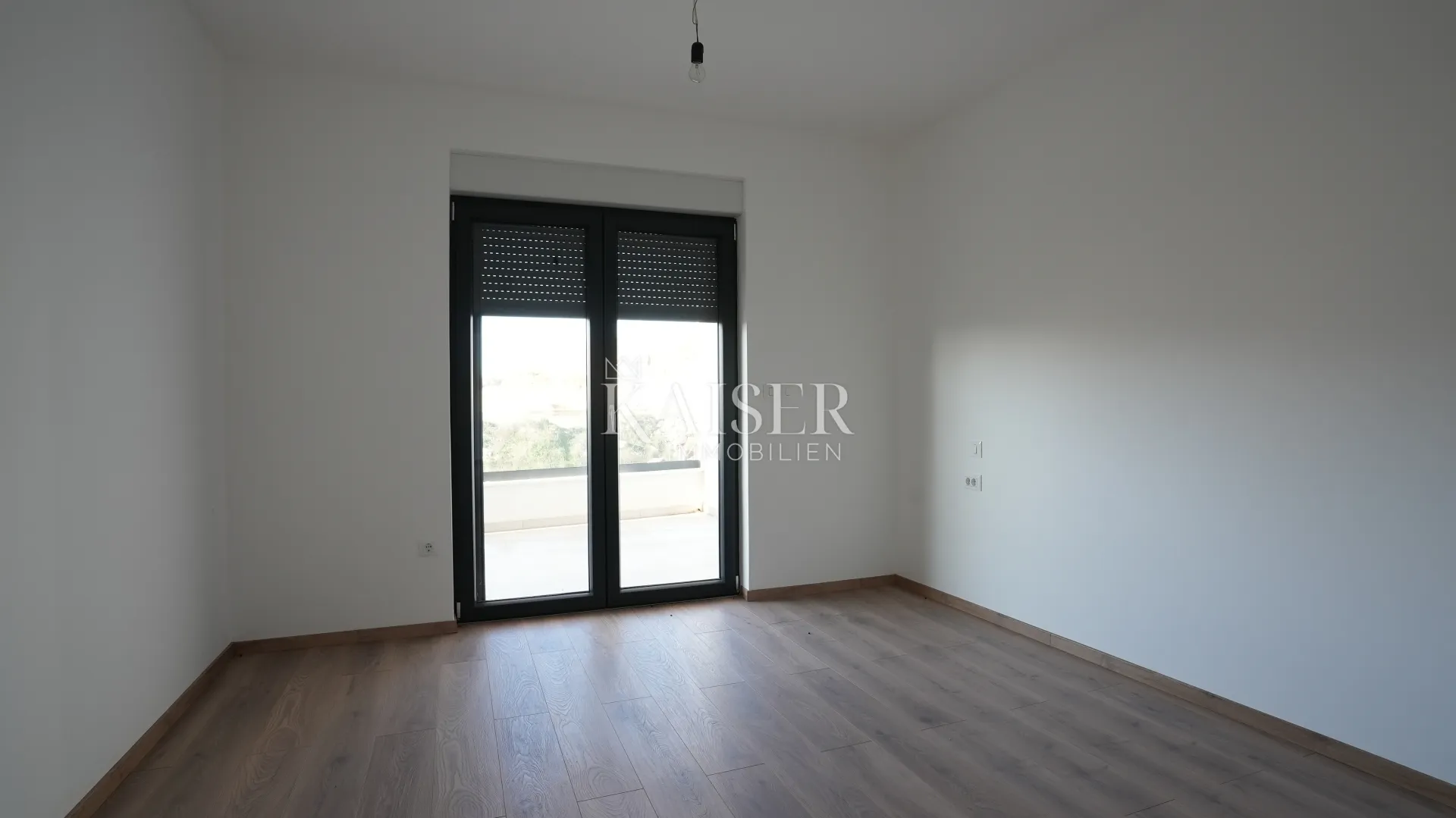 vodice, šibenik - prostrani dvoetažni stan s privatnim vrtom - slika 10