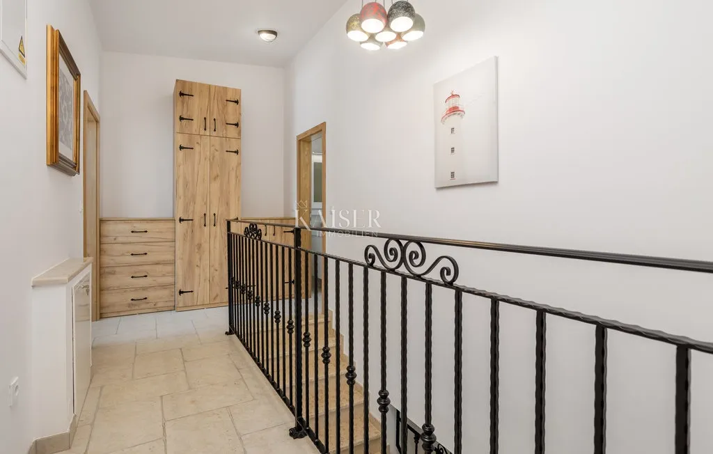 kornić, otok krk- vila 110m2 s pogledom na more i bazenom - slika 10