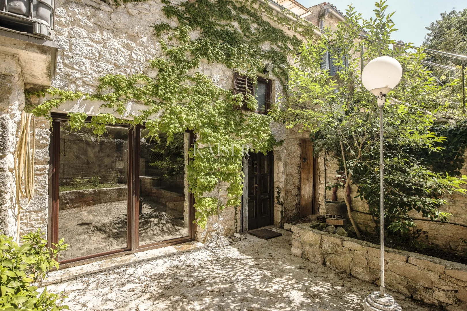 pula, istra- jedinstvena vila 258m2 s okućnicom 2459m2 - slika 21