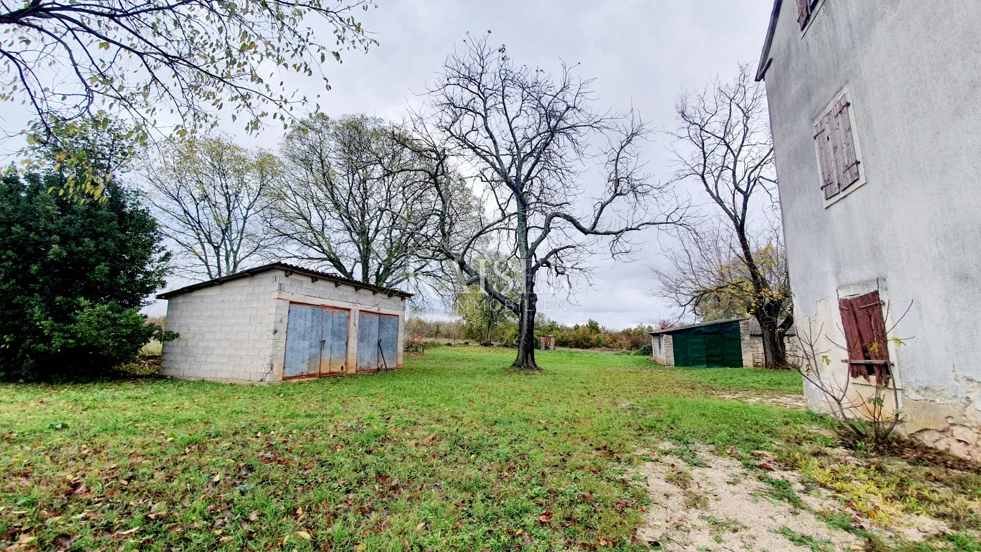 istra - višnjan, tri kamene kuće i zemljište 20.000 m2 - slika 8