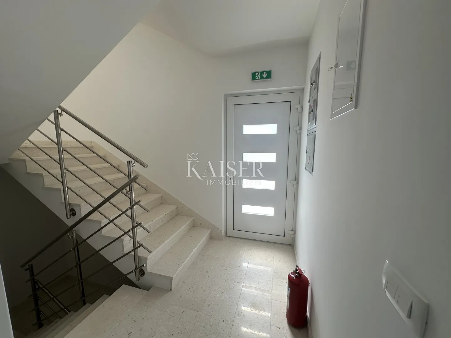 zadar; kožino-stan 135 m2 s bazenom uz more - slika 7