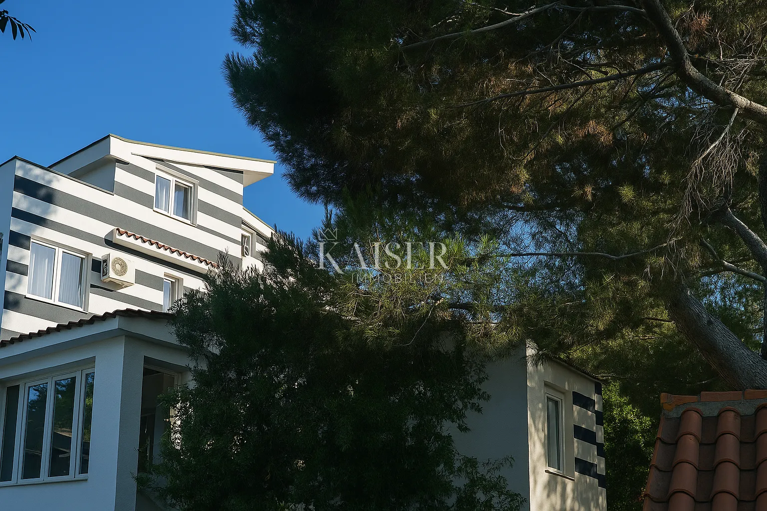 vir | kuća s 6 apartmanskih jedinica i garažom – 200 m od mora - slika 56