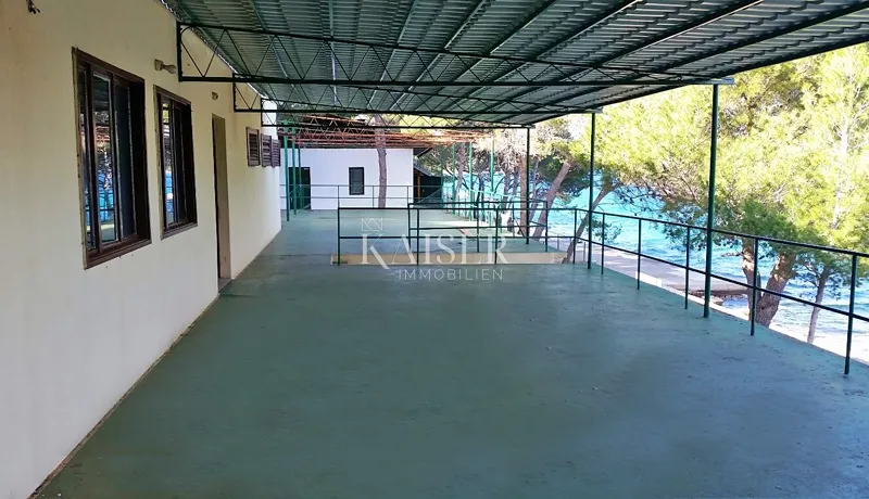 dugi otok- jedinstvena poslovno-stambena zgrada u parku prirode telašćica na plaži - slika 2