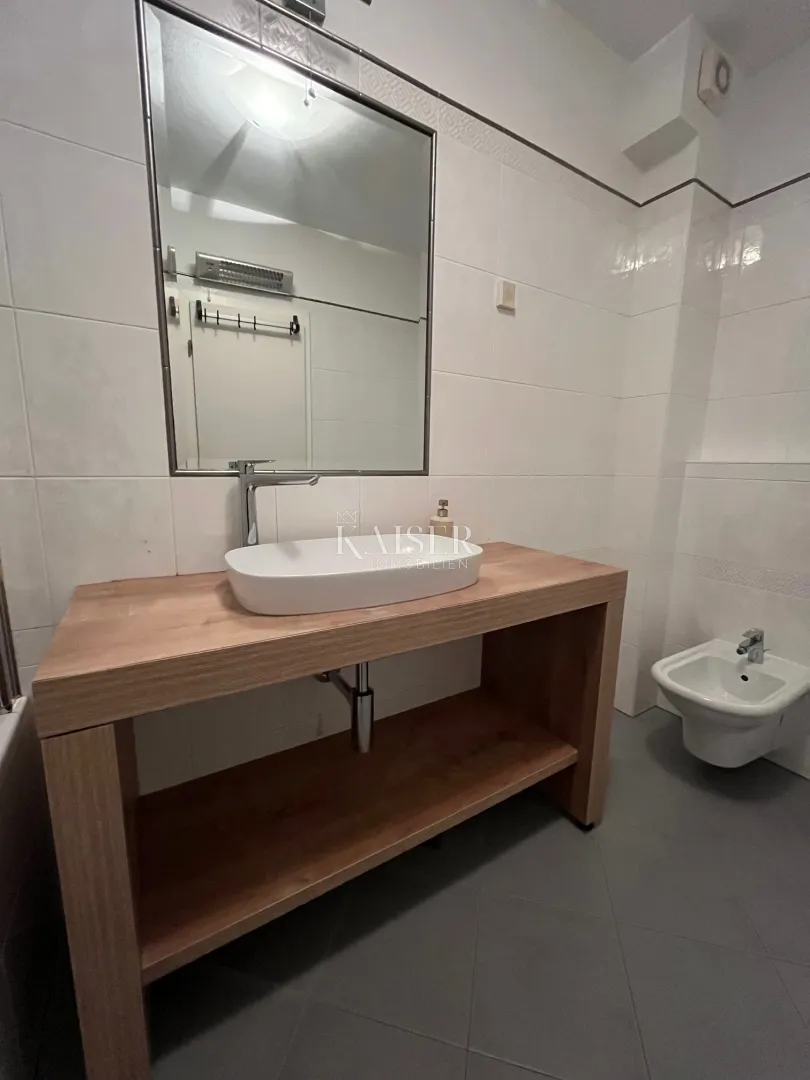 istra - poreč, atraktivan stan u samom centru poreča - slika 7