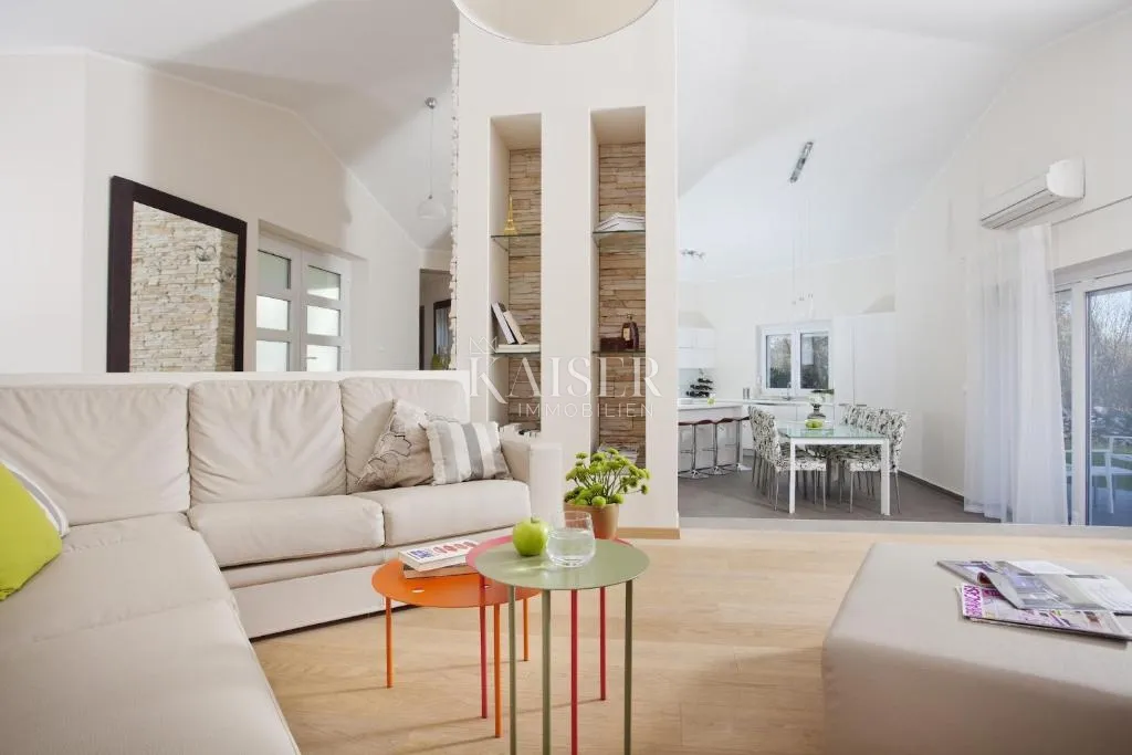 istra, okolica labina - vila s bazenom i okućnicom 4.260 m² - slika 16