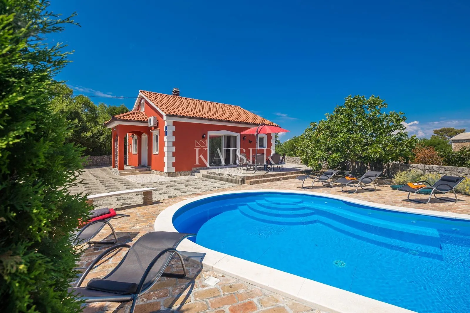 Otok Krk, Dobrinj- kuća 120m2 s bazenom na mirnoj lokaciji