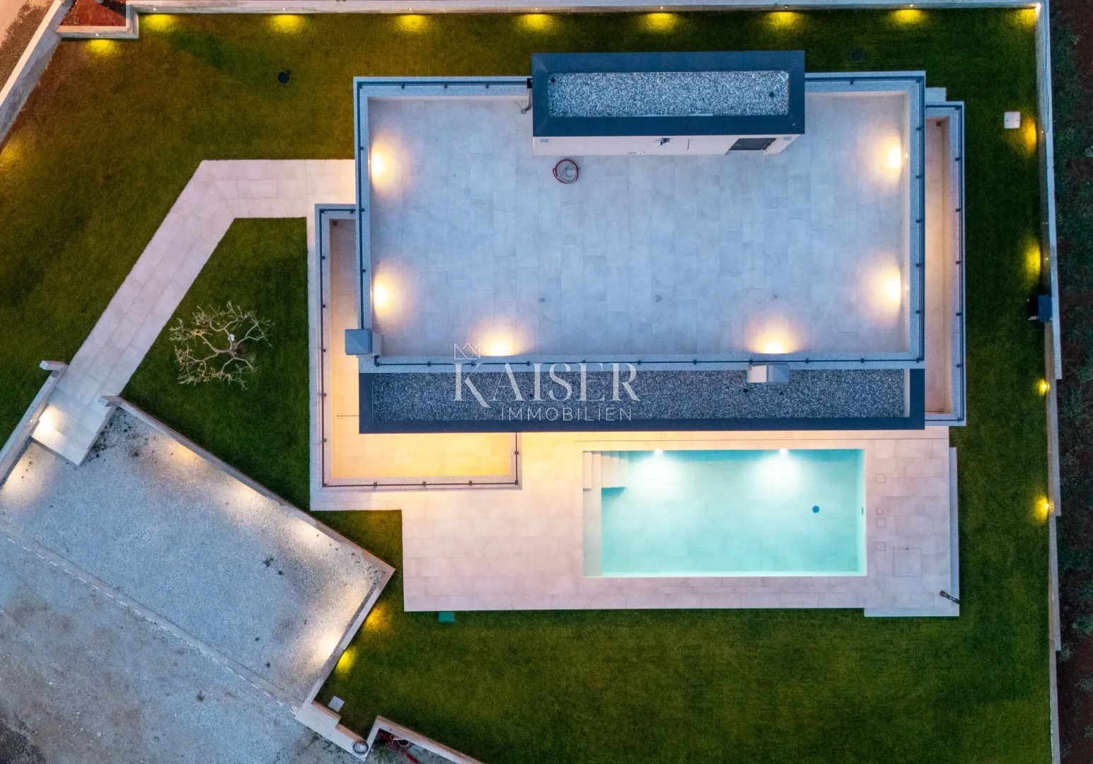 istra - poreč, vrlo luksuzna i moderna vila sa pogledom na more - slika 25