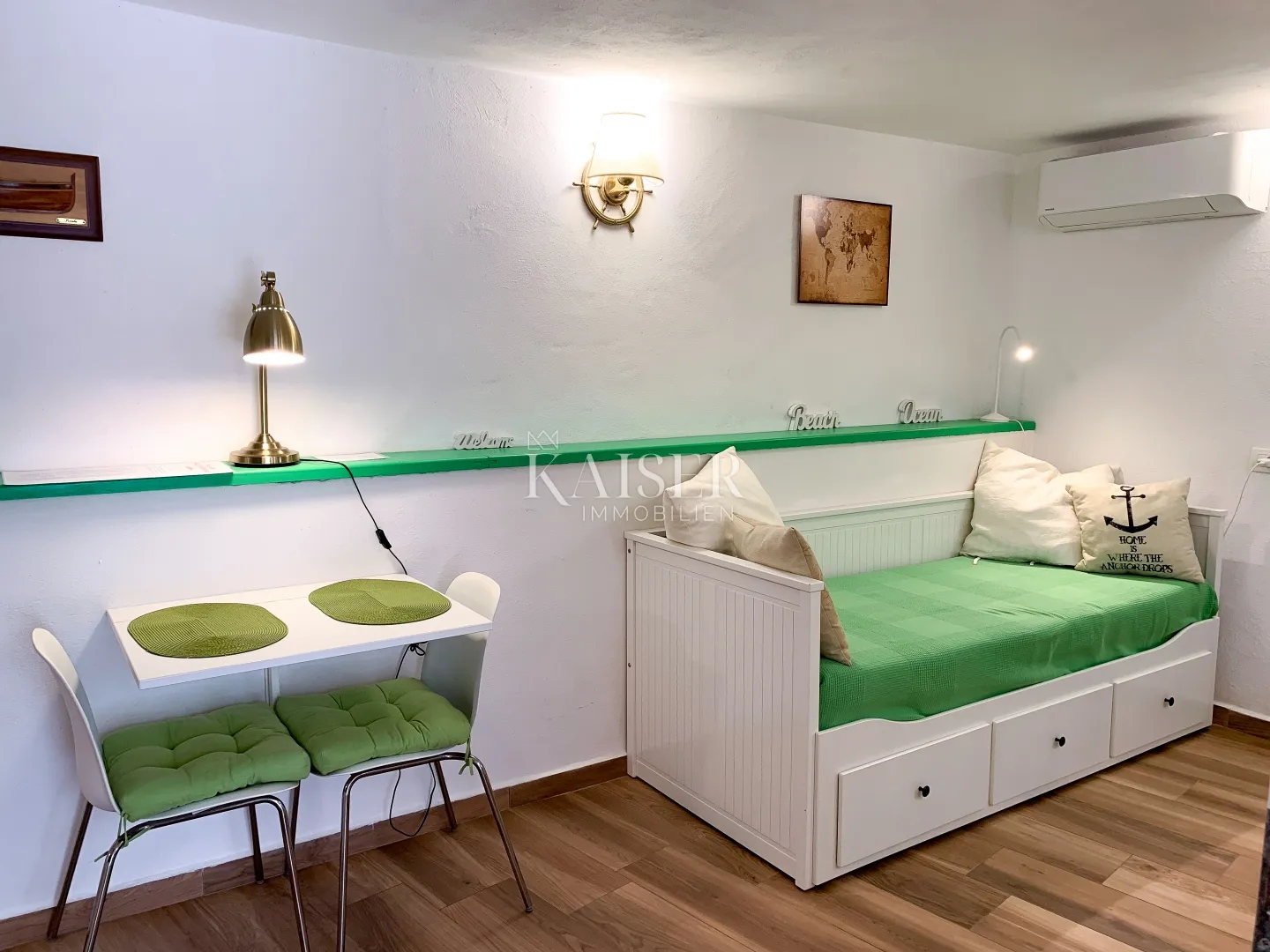 Baška - kuća u staroj jezgri, 85m2, dva apartmana