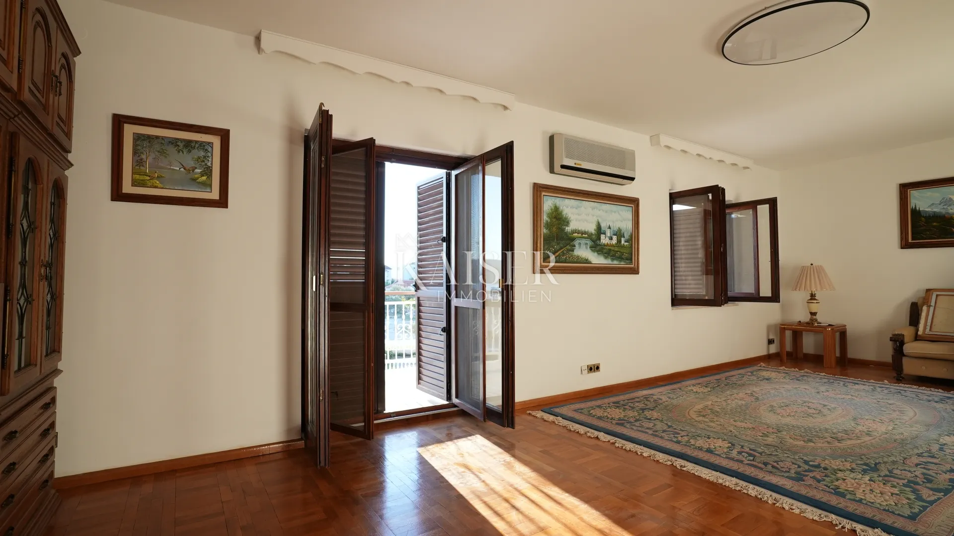 kuća sa dva stana 264m2 prvi red do mora - slika 35