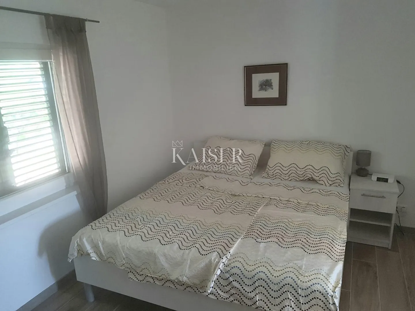 otok vir- kuća 220m2 ,s 3 apartmana - slika 20