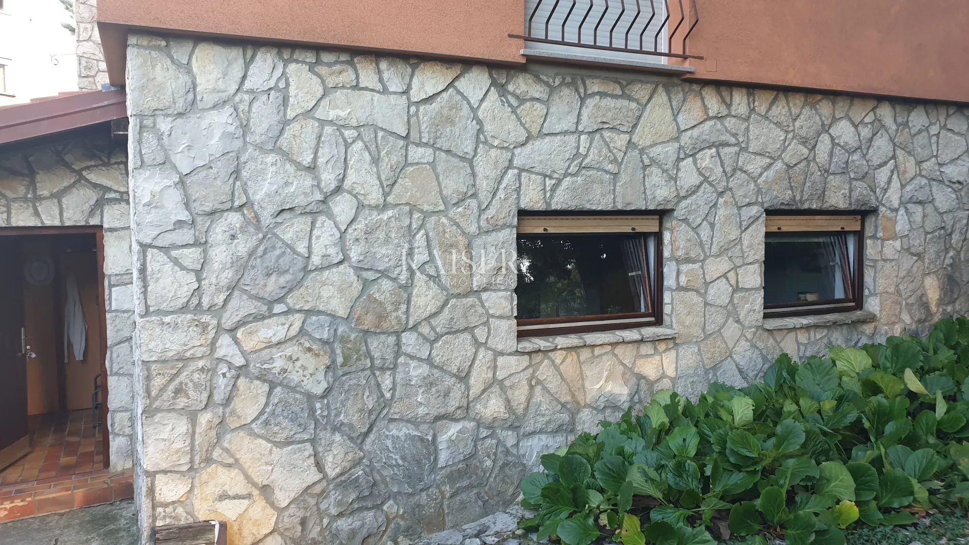 kastav – kuća s dva stana i velikom okućnicom - slika 28