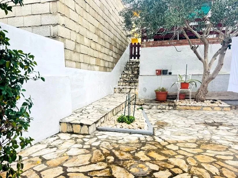 otok pag – kolan kuća 2 jedinice dvorište parking - slika 10