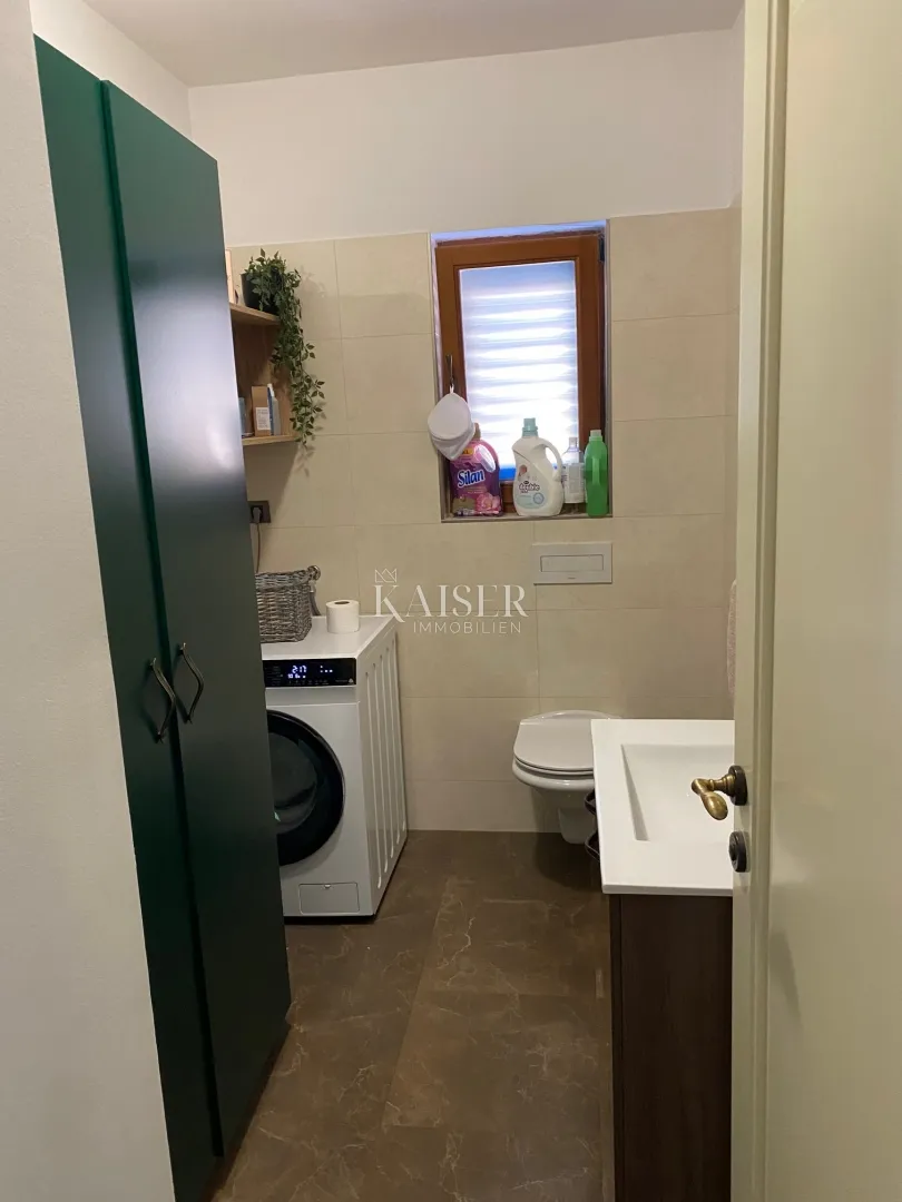 šibenik, brodarica - vila s bazenom i pogledom na more - slika 24