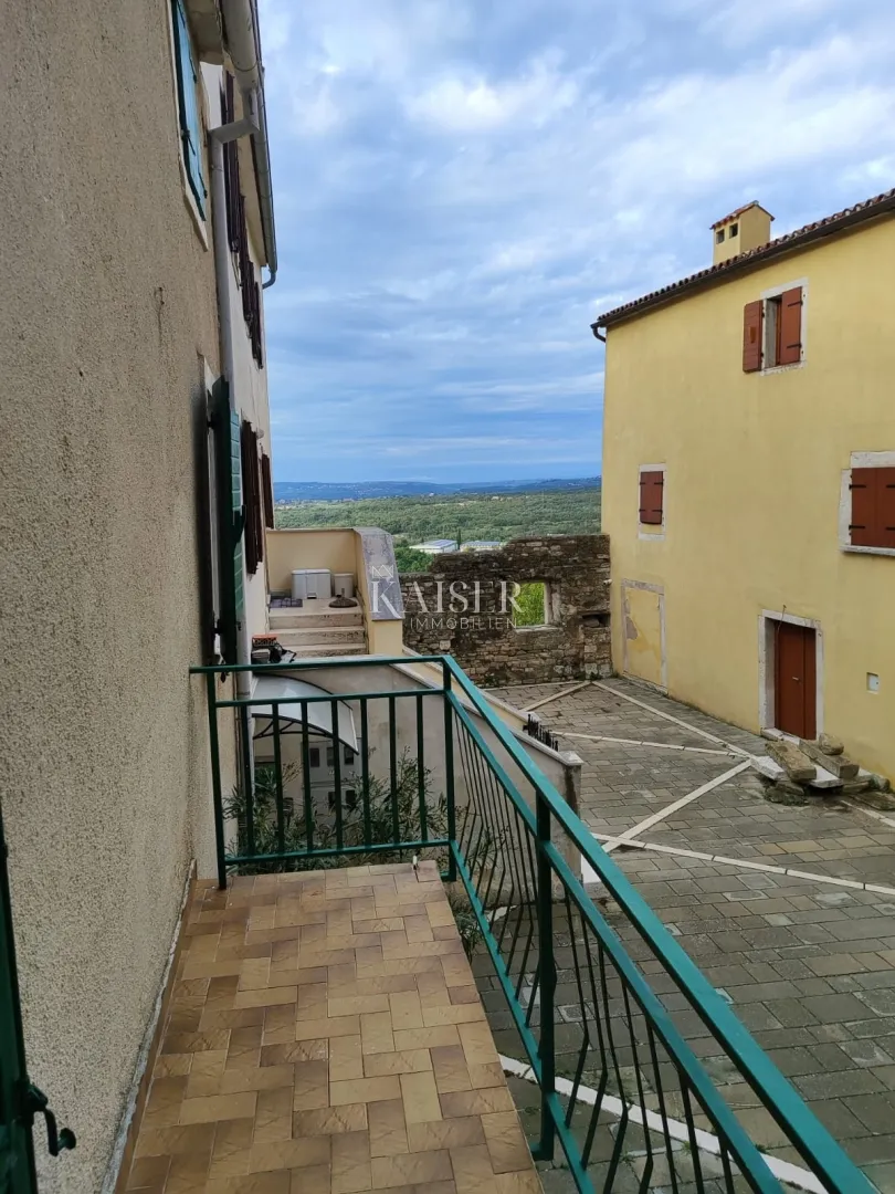 buje, istra, kuća u nizu u staroj jezgri grada - slika 3