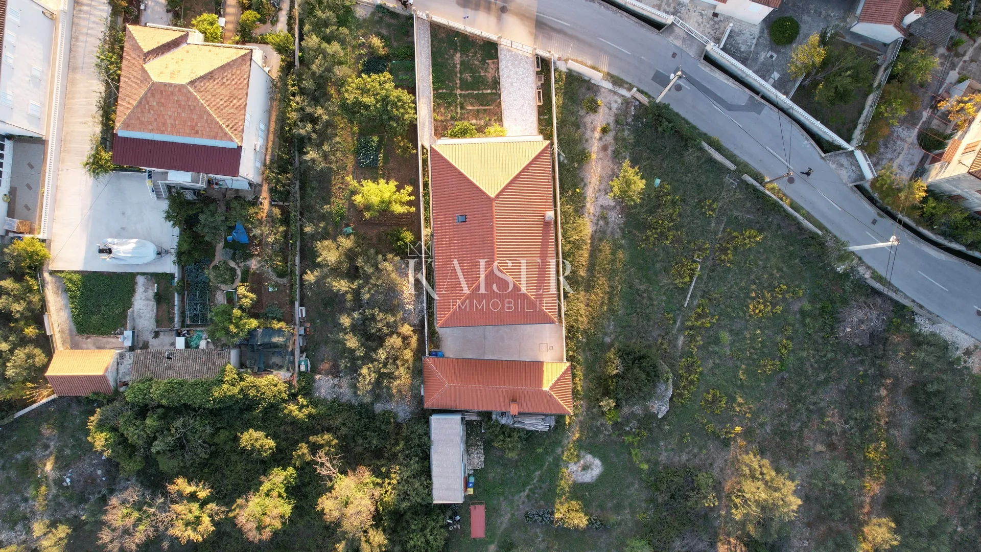 kuća sa dva stana 264m2 prvi red do mora - slika 55