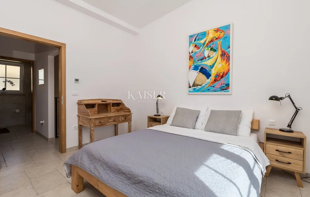 kornić, otok krk- vila 121m2 s pogledom na more i bazenom - slika 12