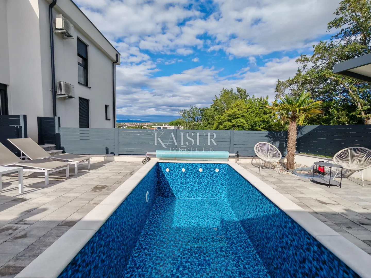 otok krk, malinska- stan 100m2 s bazenom i pogledom na more - slika 26