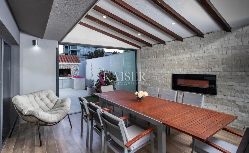 šibenik-rogoznica – luksuzna vila s bazenom, 4 apartmana, tradicionalnom konobom i panoramskim pogledom na more - slika 19