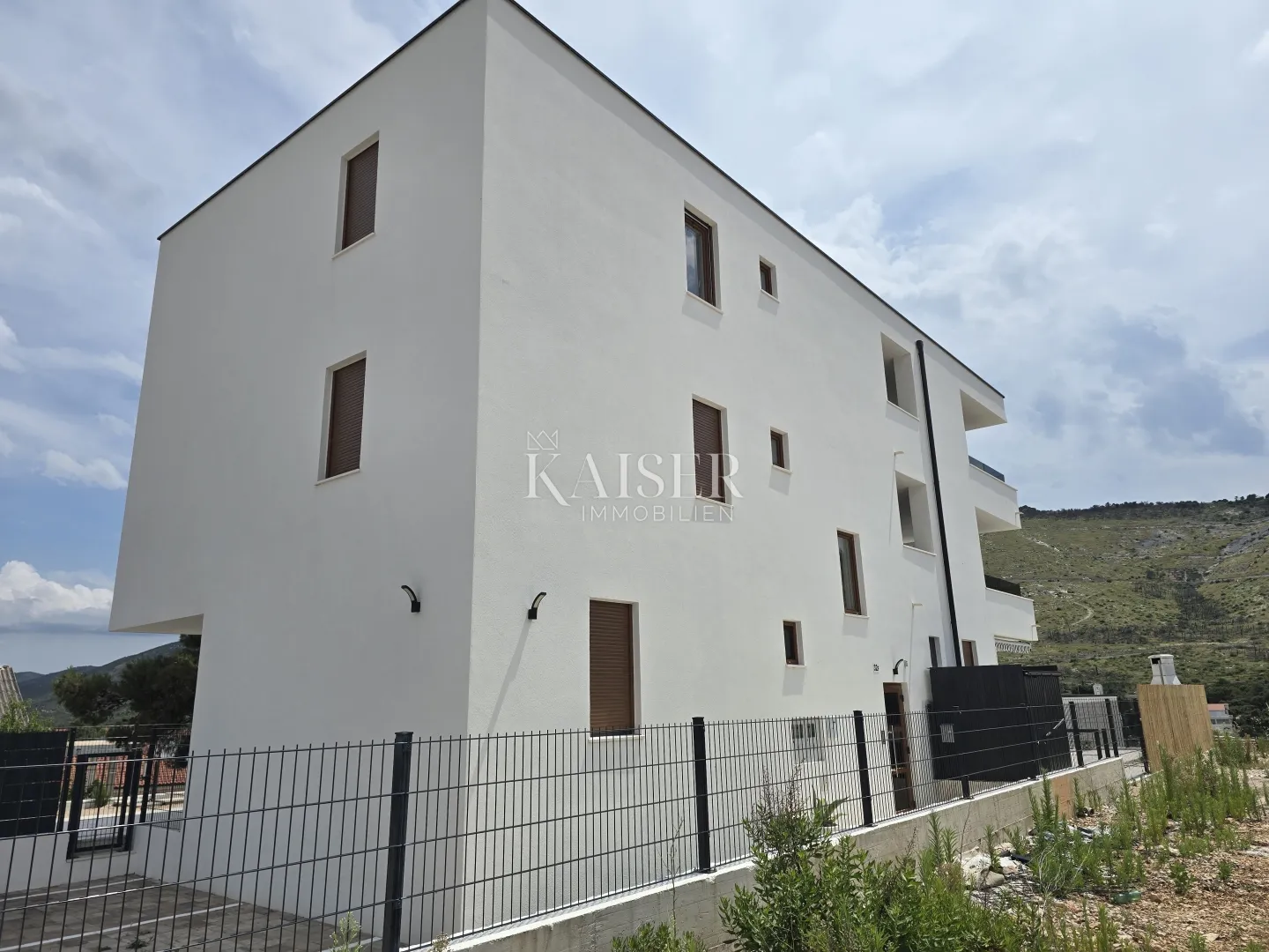 Grebaštica, Šibenik - Prostrani peterosobni stan s velikom lođom, 100 m od mora
