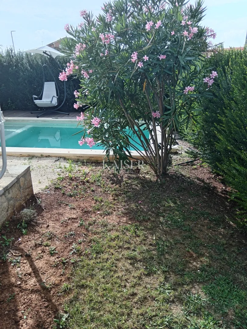 istra, banjole - kuća s dva stana 150m od mora - slika 2