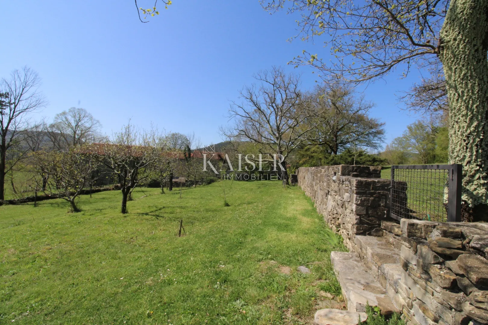 istra - buzet, kuća sa imanjem na 20000 m2 - slika 24