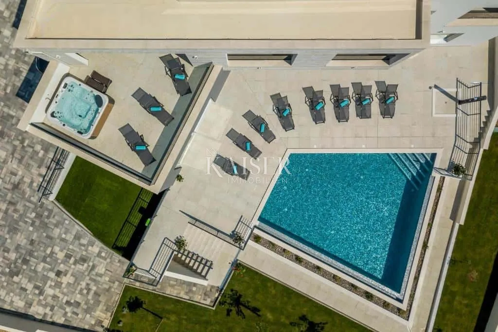 split - luksuzna vila s velikim bazenom - slika 26