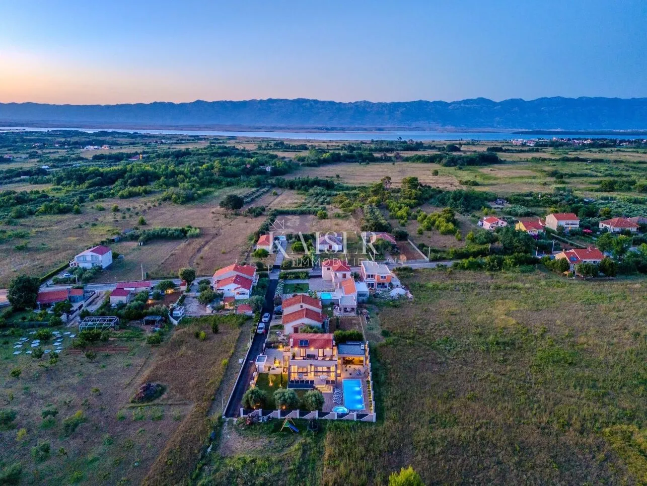 zadar, privlaka – moderna vila okružena maslinicima, vinogradima i nepreglednim poljima koja se stapaju s horizontom mora - slika 18