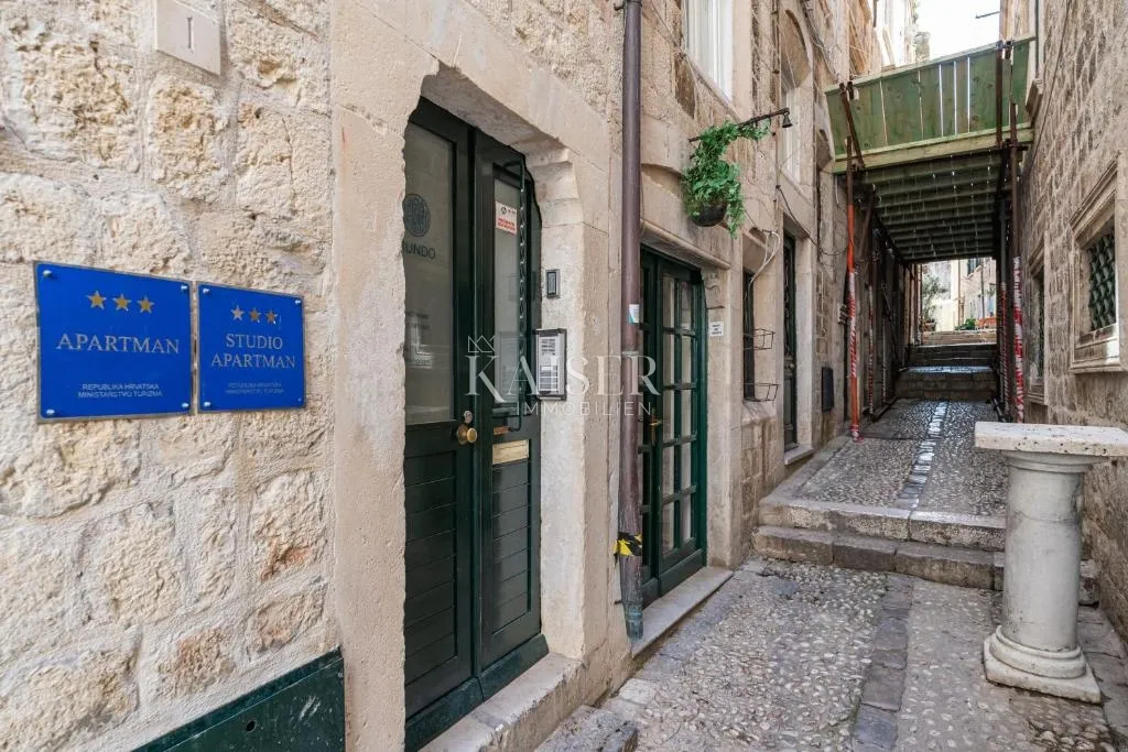 dubrovnik - kamena kuća i poslovni prostor u starom gradu - slika 48