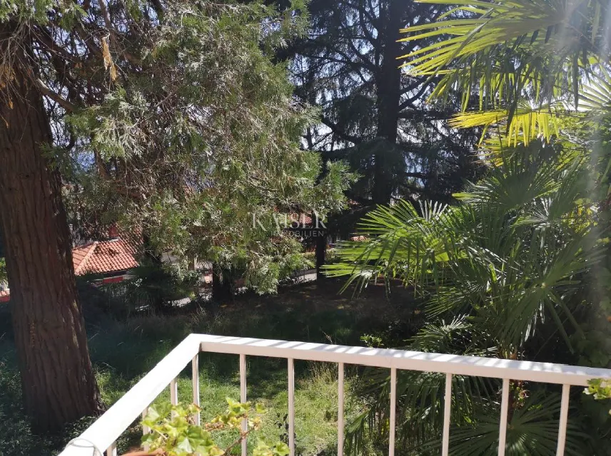 opatija – obiteljska vila s 2 stana u centru opatije - slika 2