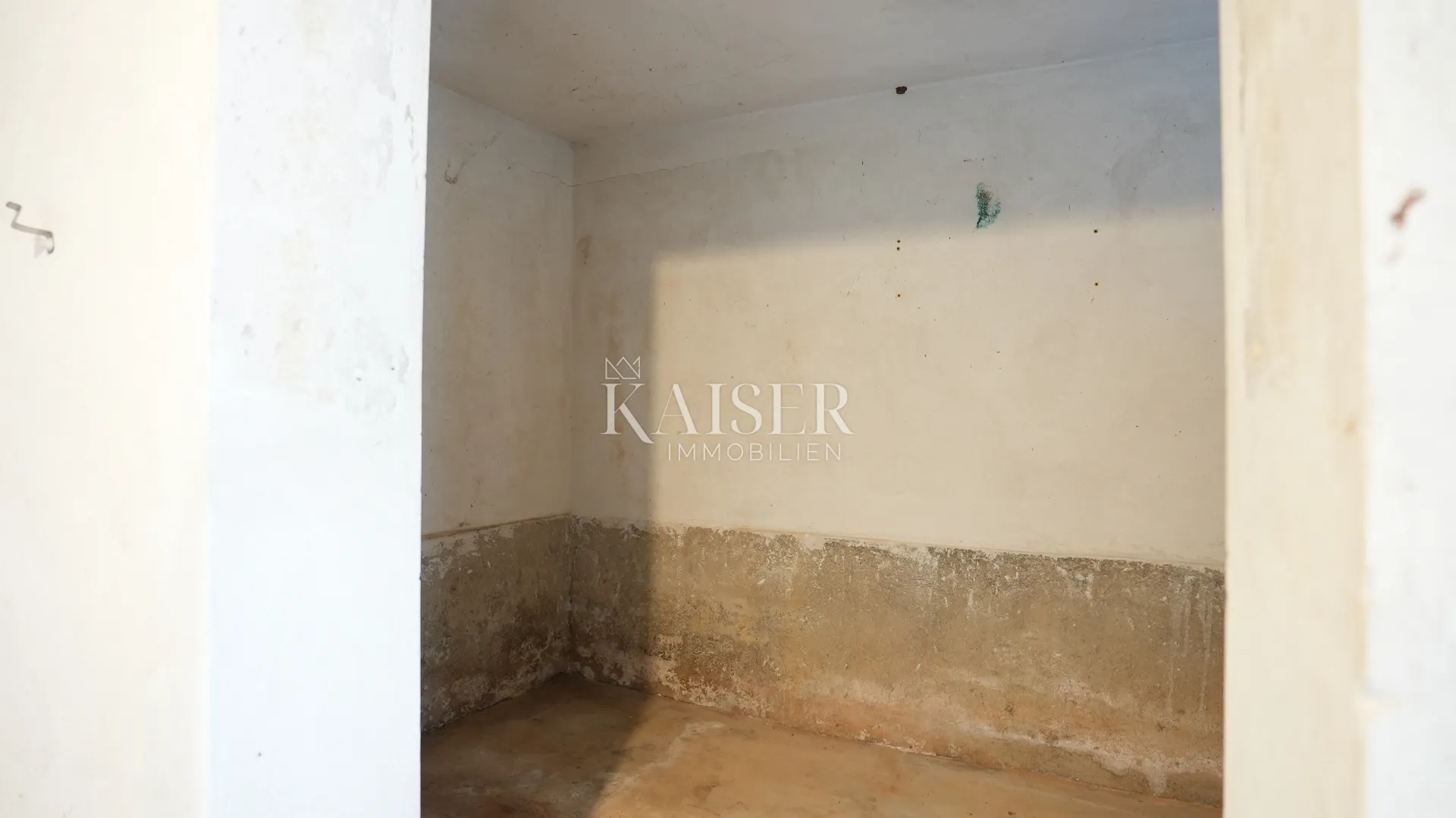 kuća sa dva stana 264m2 prvi red do mora - slika 51