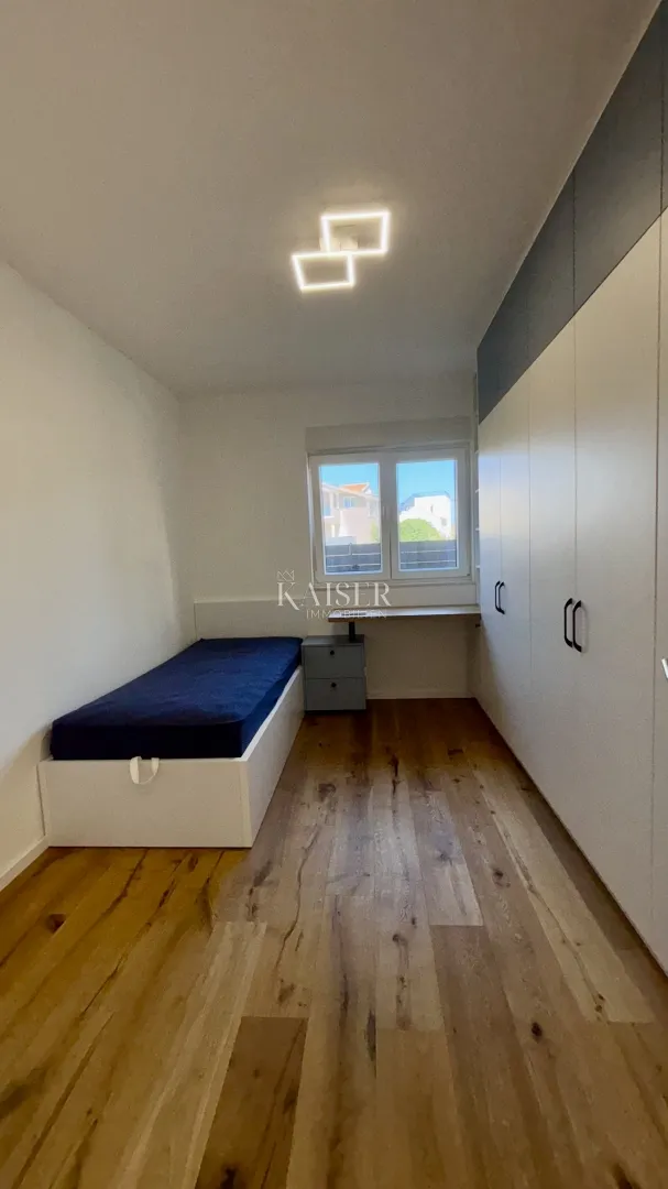 zadar – sukošan: luksuzan prizemni stan s bazenom, vrtom i garažom, 50 m od mora - slika 21