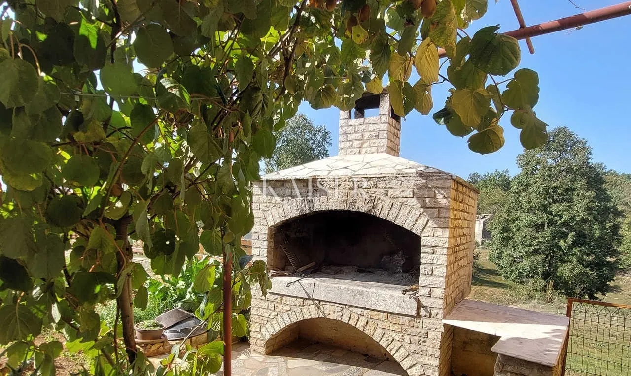 istra, grožnjan okolica - samostojeća kuća 396m2 sa potencijalom - slika 9