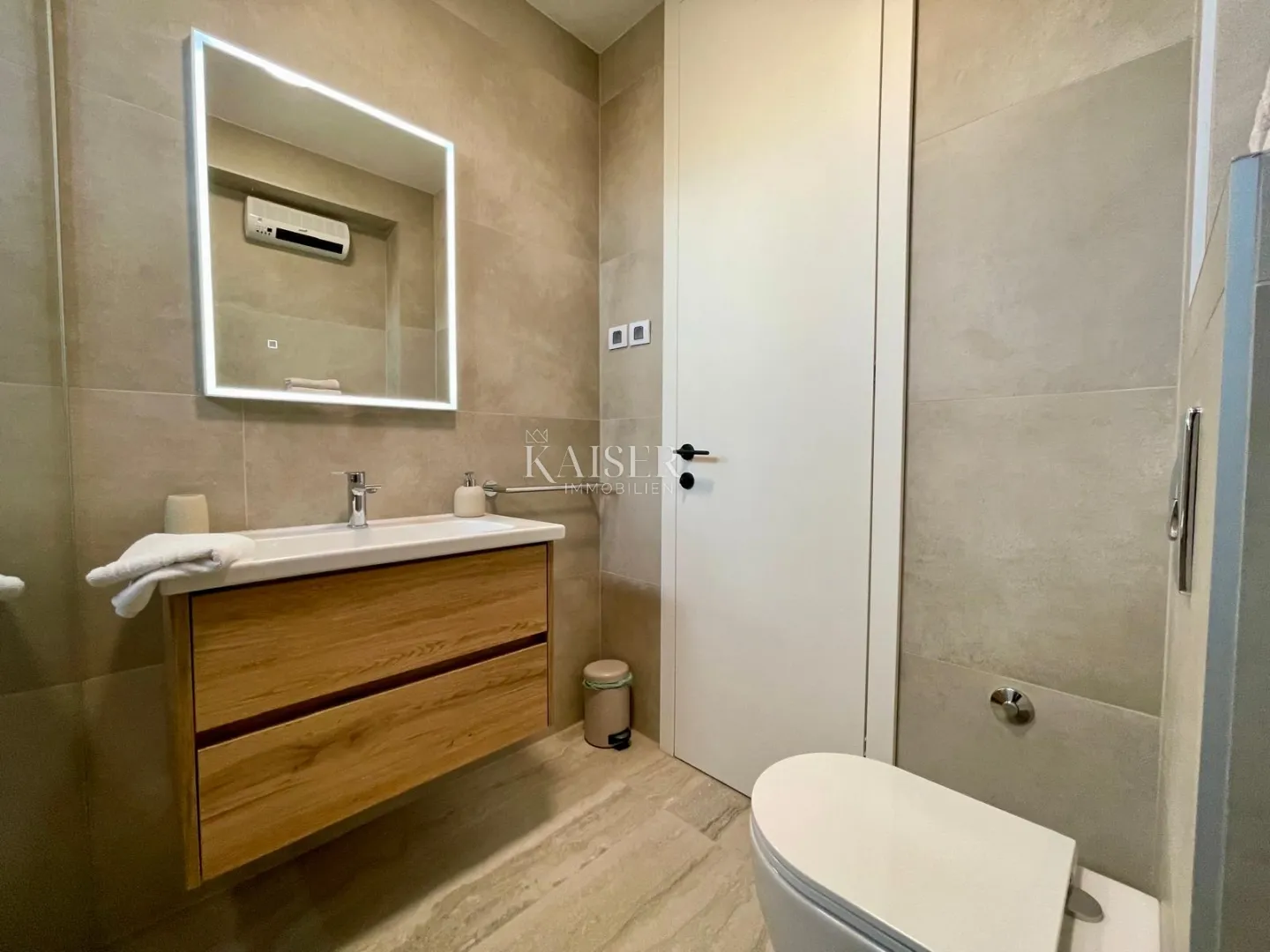 otok pag - ekskluzivni penthouse 118m2 , prvi red do mora - slika 20