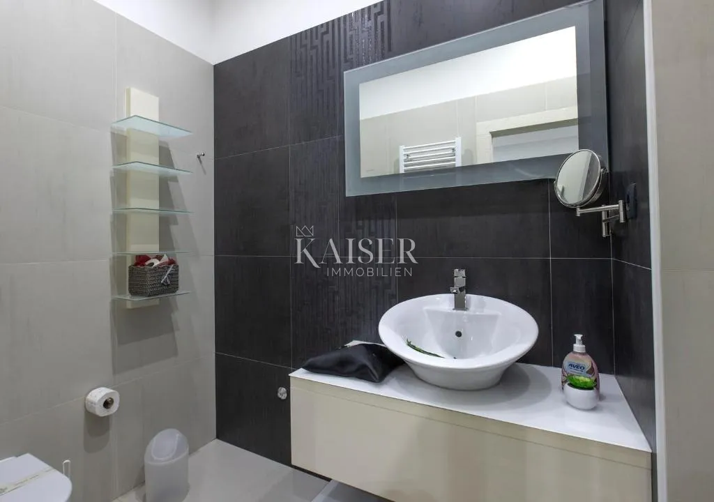 šibenik-rogoznica – luksuzna vila s bazenom, 4 apartmana, tradicionalnom konobom i panoramskim pogledom na more - slika 8