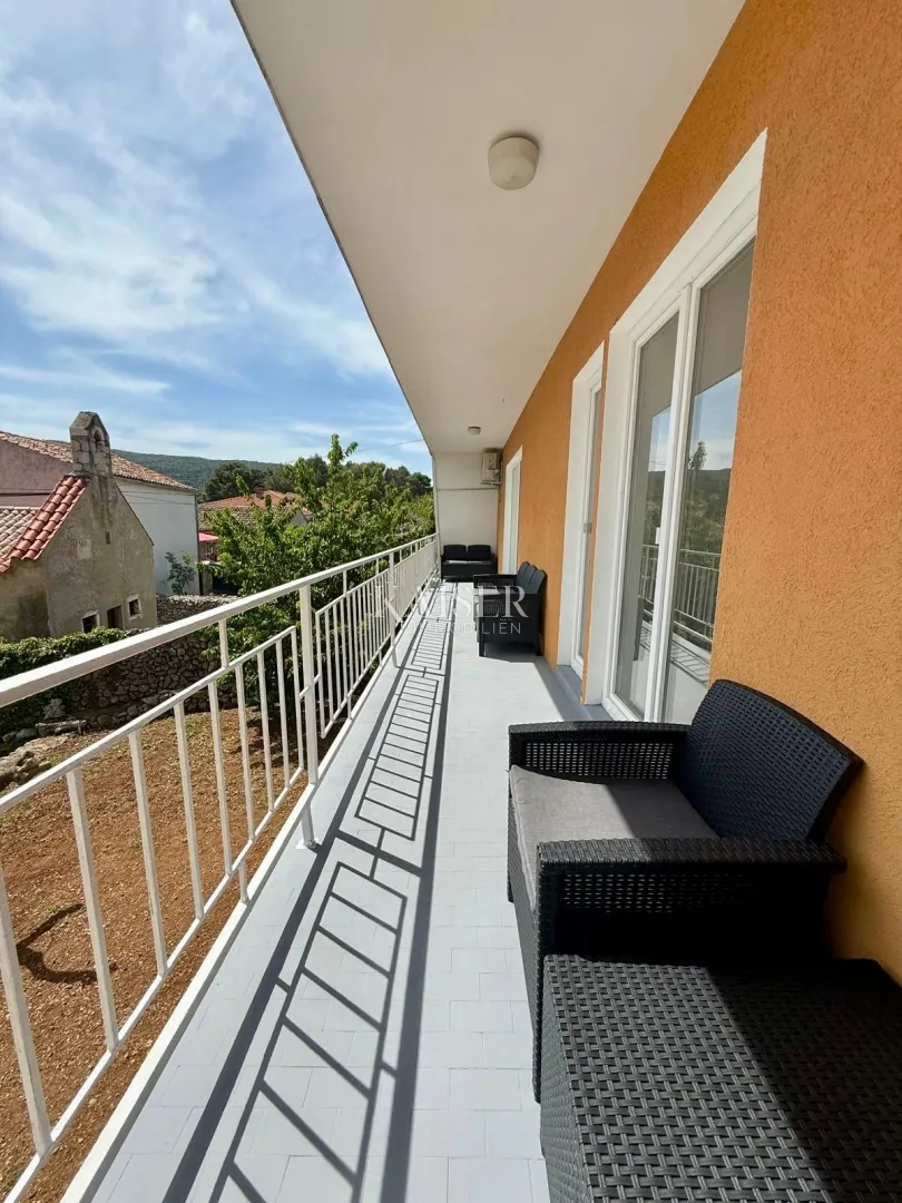 otok cres, cres - kuća sa 4 stana, 288m2, 50m od mora sa prekrasnim pogledom - slika 20