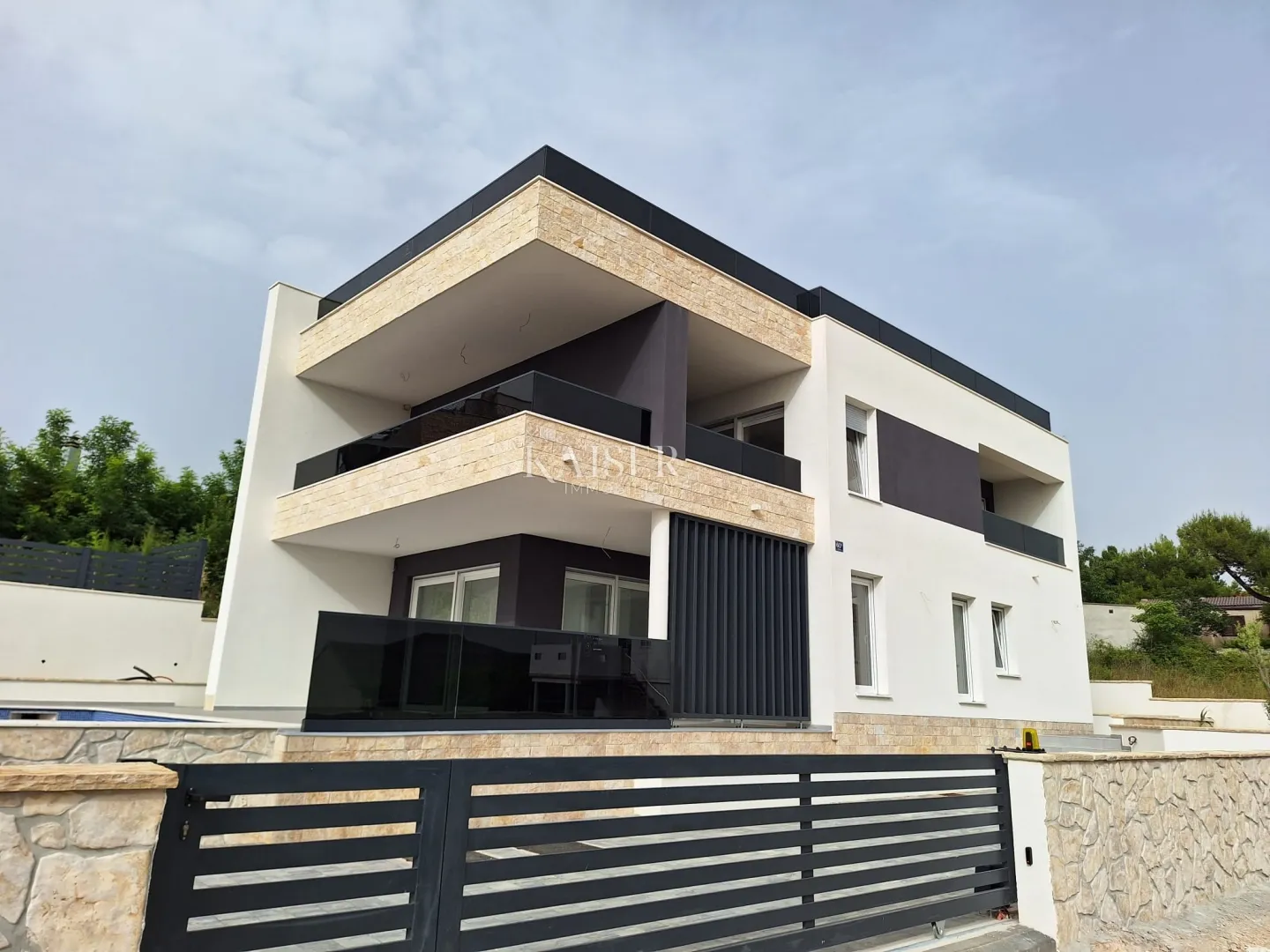 zadar , rtina - vila s bazenom i krovnom terasom - slika 3