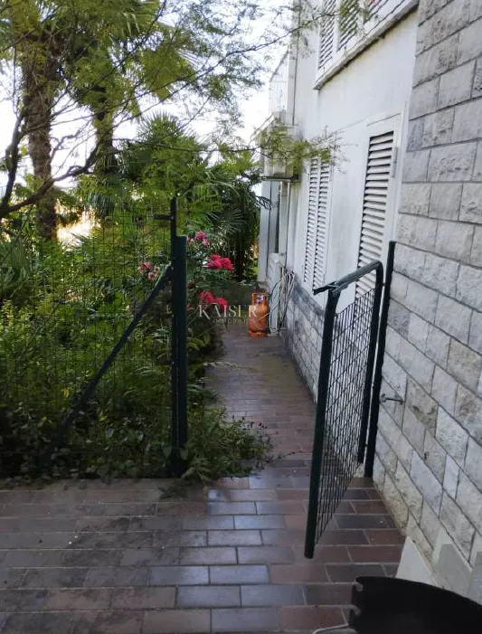 opatija – obiteljska vila s 2 stana u centru opatije - slika 28