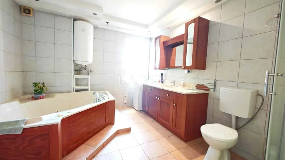 istra, pula- prostrani stan 156 m² s dvije velike terase - slika 11