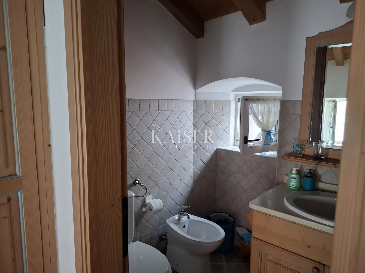 otok lošinj, veli lošinj, dvosobni stan+db u strogom centru - slika 9