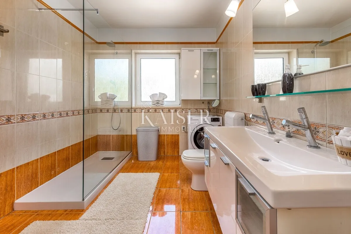 lovran – apartmanska vila s velikim zemljištem i projektom za boutique hotel - slika 18
